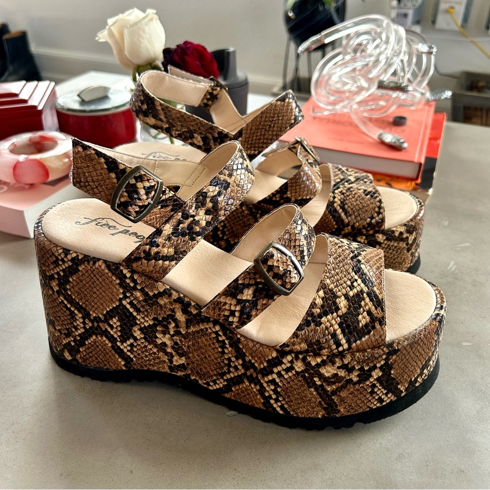 Free People Vegan Snakeskin Leather Chunky Platform Sandals, EU 40 / sz 10
